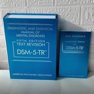 DSM 5-TR 5th Edition Hardcover (Diagnostic and Statistical Manual of Mental Disorders) with Desk Reference TR Combo