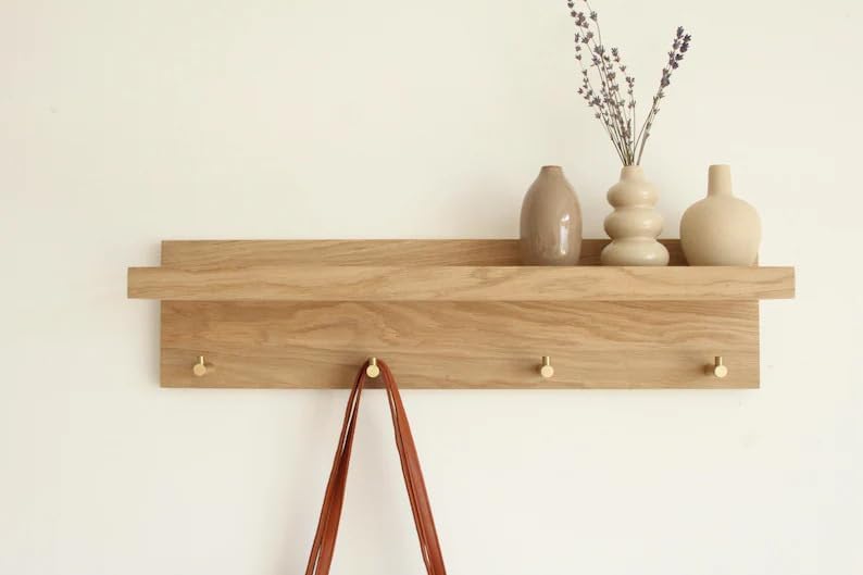 Solid Oak Wall Mounted Coat Rack Shelf with 5 Brass Hooks, Entryway Hanging Key Holder Organizer, Modern Wooden Wall Shelf with Hooks for Hallway, Living Room, Bathroom