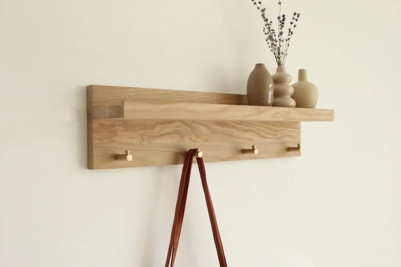 Solid Oak Wall Mounted Coat Rack Shelf with 5 Brass Hooks, Entryway Hanging Key Holder Organizer, Modern Wooden Wall Shelf with Hooks for Hallway, Living Room, Bathroom