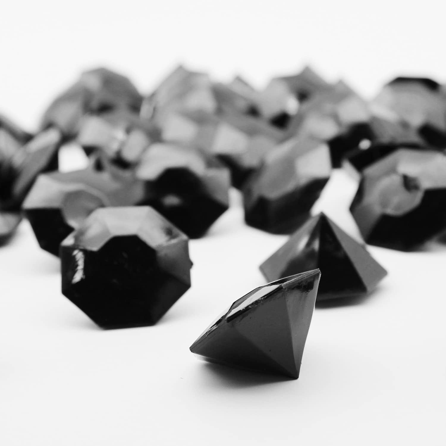 PMLAND 40+ Pieces Large Acrylic Diamond Crystals Gems Treasure Gemstones for Table Scatters Vase Fillers Decoration Party Treasure Hunting Arts and Crafts - Black