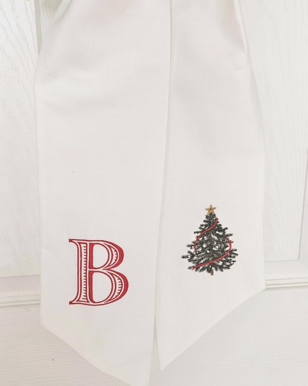 Monogram Christmas Wreath Sash: Embroidered Christmas Tree Design, Christmas Decor (Christmas Tree)