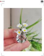 Mini Glass Vase with Lily Blossoms Car Decor for Women's Vehicles, Delicate and Elegant Miniature Flower Pot for Car Interior Decoration (Lily)