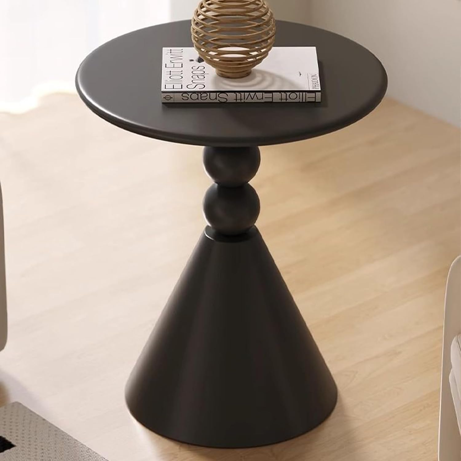 Metal Round Side End Table with Sturdy Base, Black Round Coffee Table Modern Nightstand Sofa Side Table End Table Accent Pedestal Table for Small Space Living Room Balcony