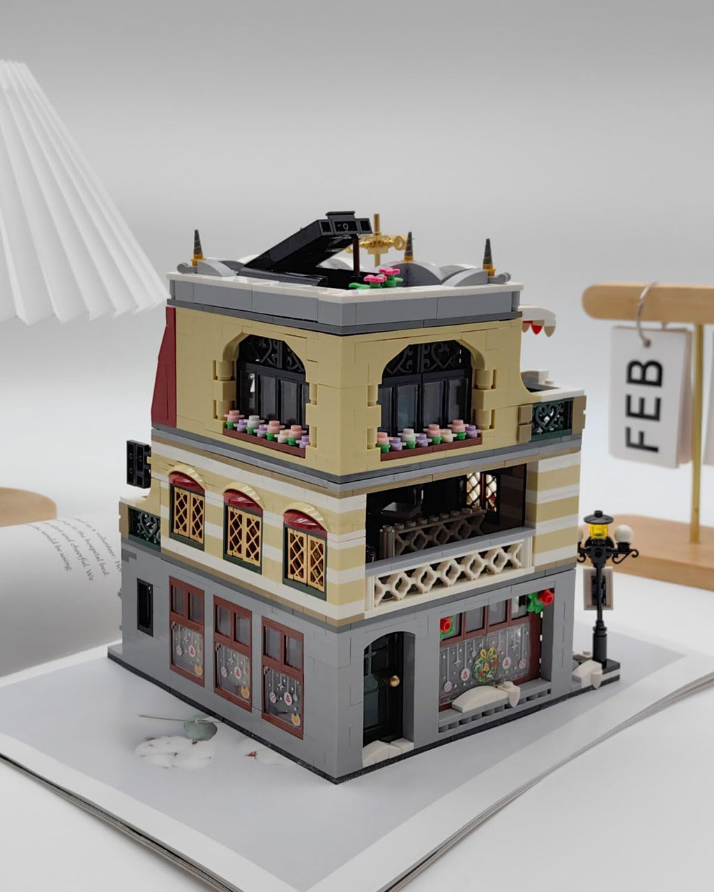 Christmas Cafe House Building Block Set, Adult Street View Bricks Model Set, Boys Girls Adult Christmas Holiday Toys Gifts, 2506 PCS Mini Block House Model (1054)