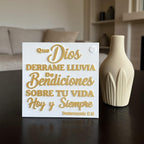 Plaque: QUE DIOS DERRAME LLUVIA DE BENDICIONES SOBRE TU VIDA HOY Y SIEMPRE - MADE IN USA