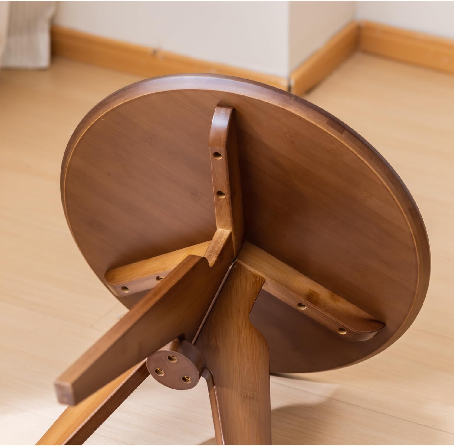 Maydear Bamboo Round Side Table Small Accent Table or Coffee Table for Living Room, Bedroom, or Office, Easy Assembly, 3-Leg Design