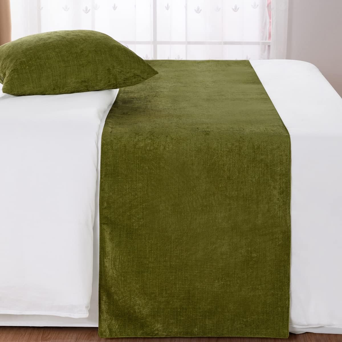 AMBERIS Bed Runner Green, Chenille Soft No Fading Modern Bed Scarf (Pillowcases Sold Separately)