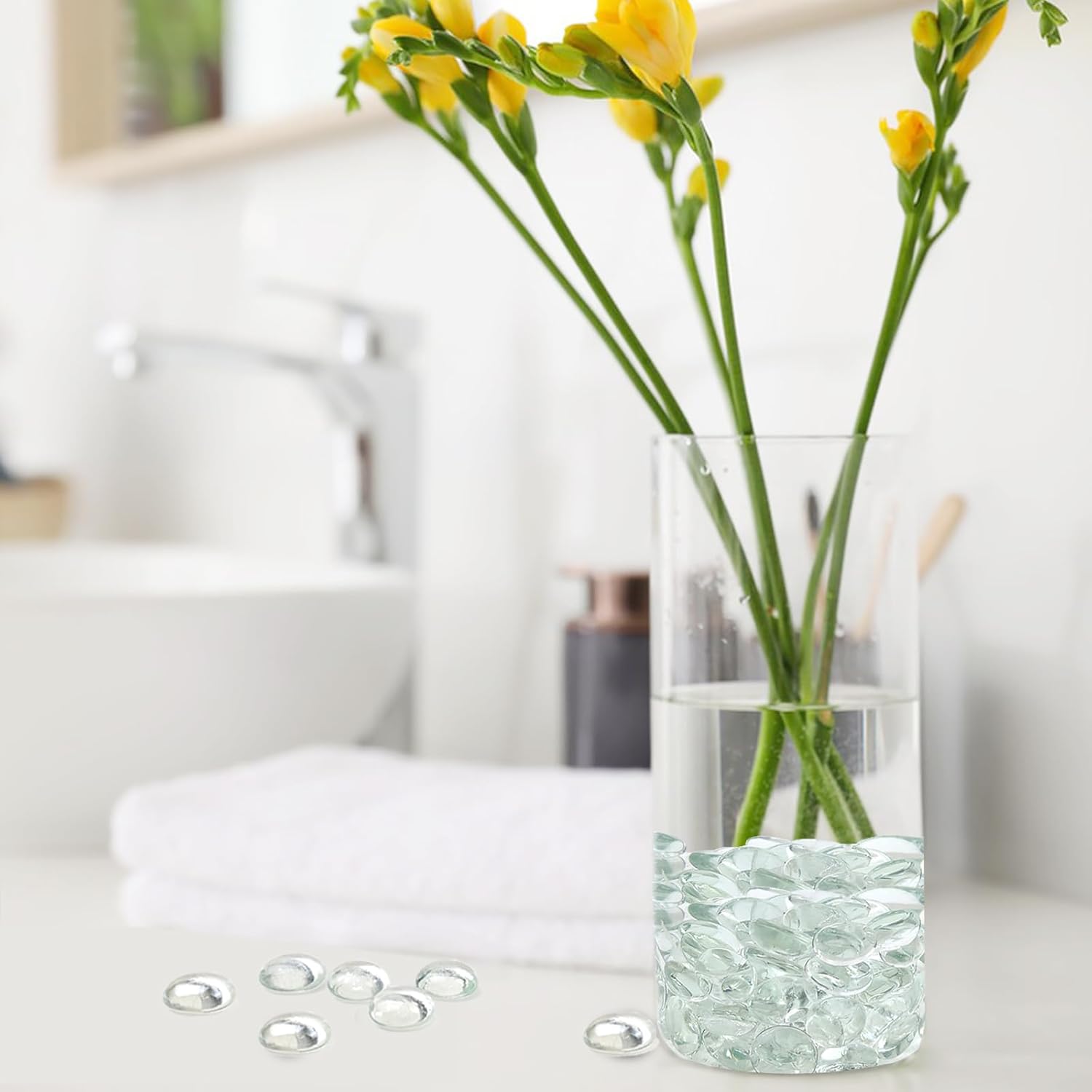 FANTIAN 1lb Clear Glass Beads for Vases, 100 Pcs Glass Pebbles, Clear Flat Glass Marbles for Vase Filler Flower Candle Crafts Centerpieces and Wedding Decoration