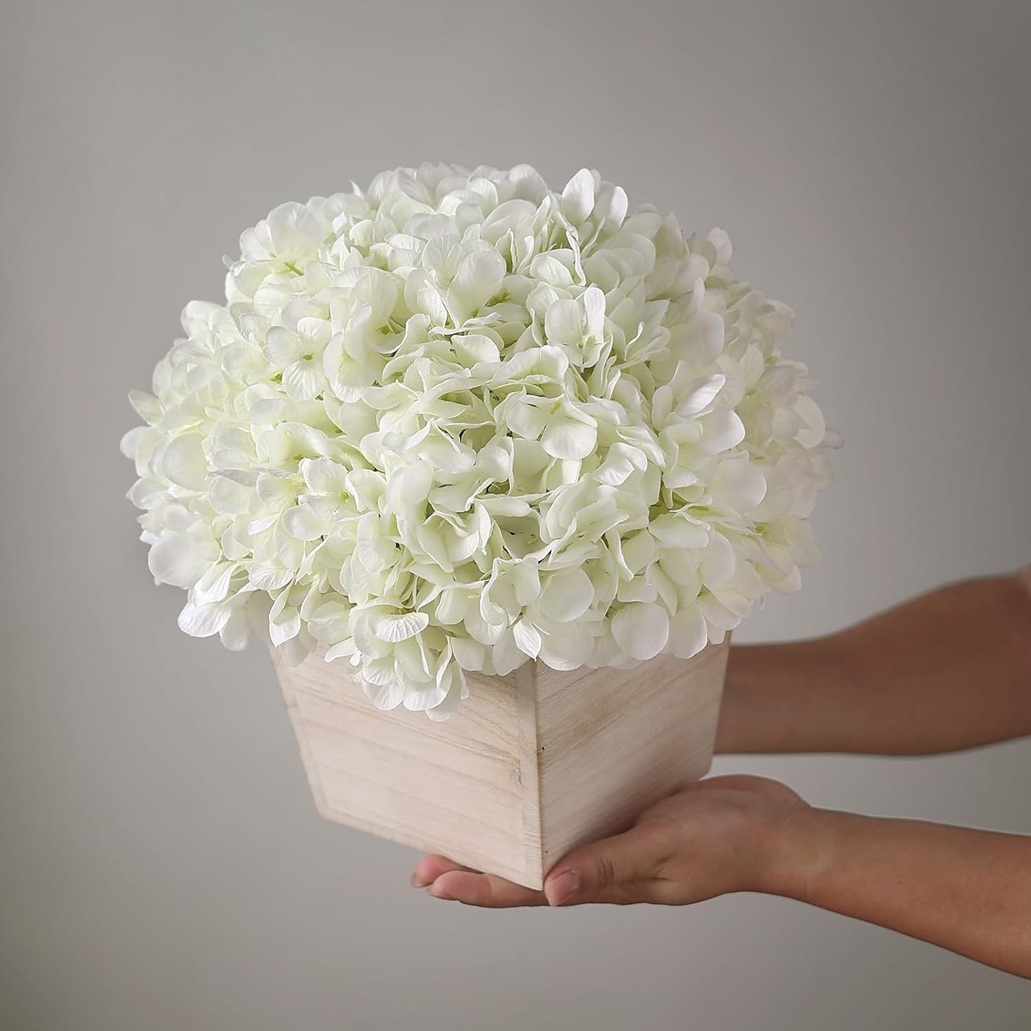 YXZZWL 10" Artificial Hydrangea Arrangement in Planter for Table Centerpiece, Lifelike Fake Hydrangea Potted Plant, Silk Faux Flowers in Wood Planter for Farmhouse Home Office Shower Decor (White)