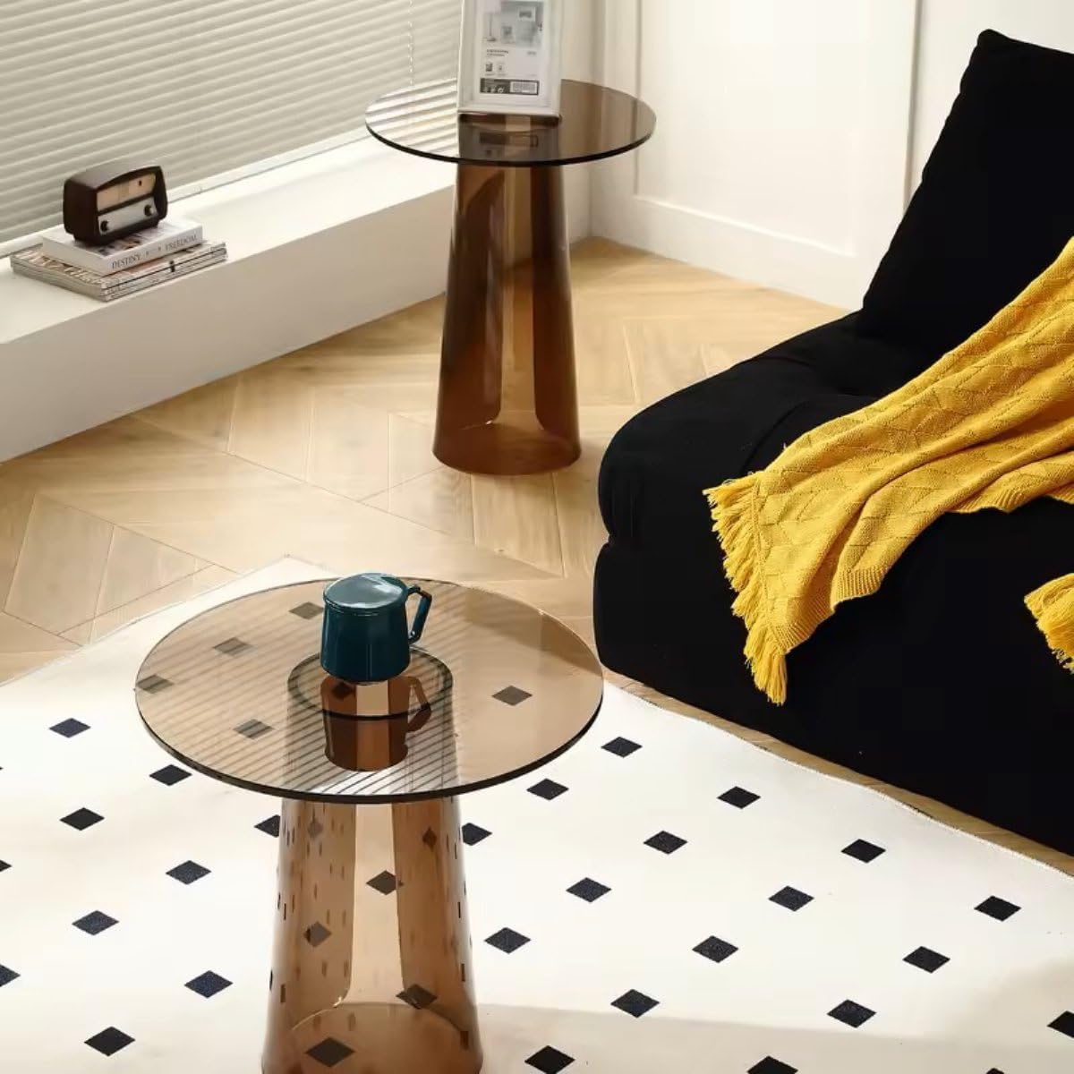 Acrylic End Table, Transparent Bedside Nightstand for Small Spaces, Durable and Lightweight Side Table for Living Room and Bedroom Decor