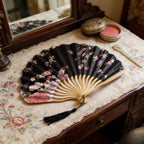 Floral Folding Hand Fan – Elegant Black Silk Cherry Blossom Fan with Tassel, Portable Vintage Fan for Women, Wedding, Cosplay, Photography Props & Home Deco