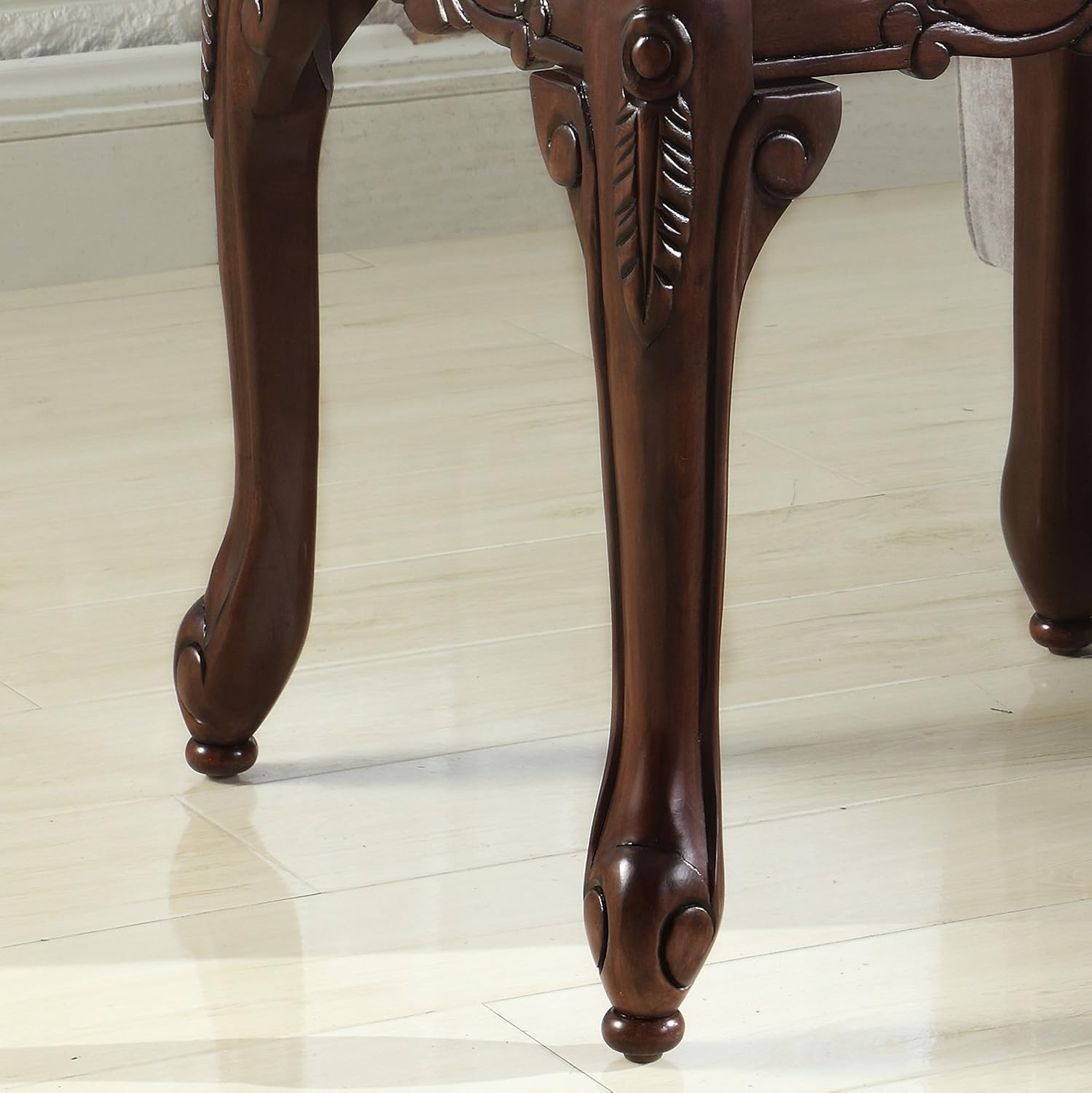 Traditional Dark Cherry Wood End Table for Living Room, Vintage Wooden Side Table with Ornate Detailing and Claw Feet