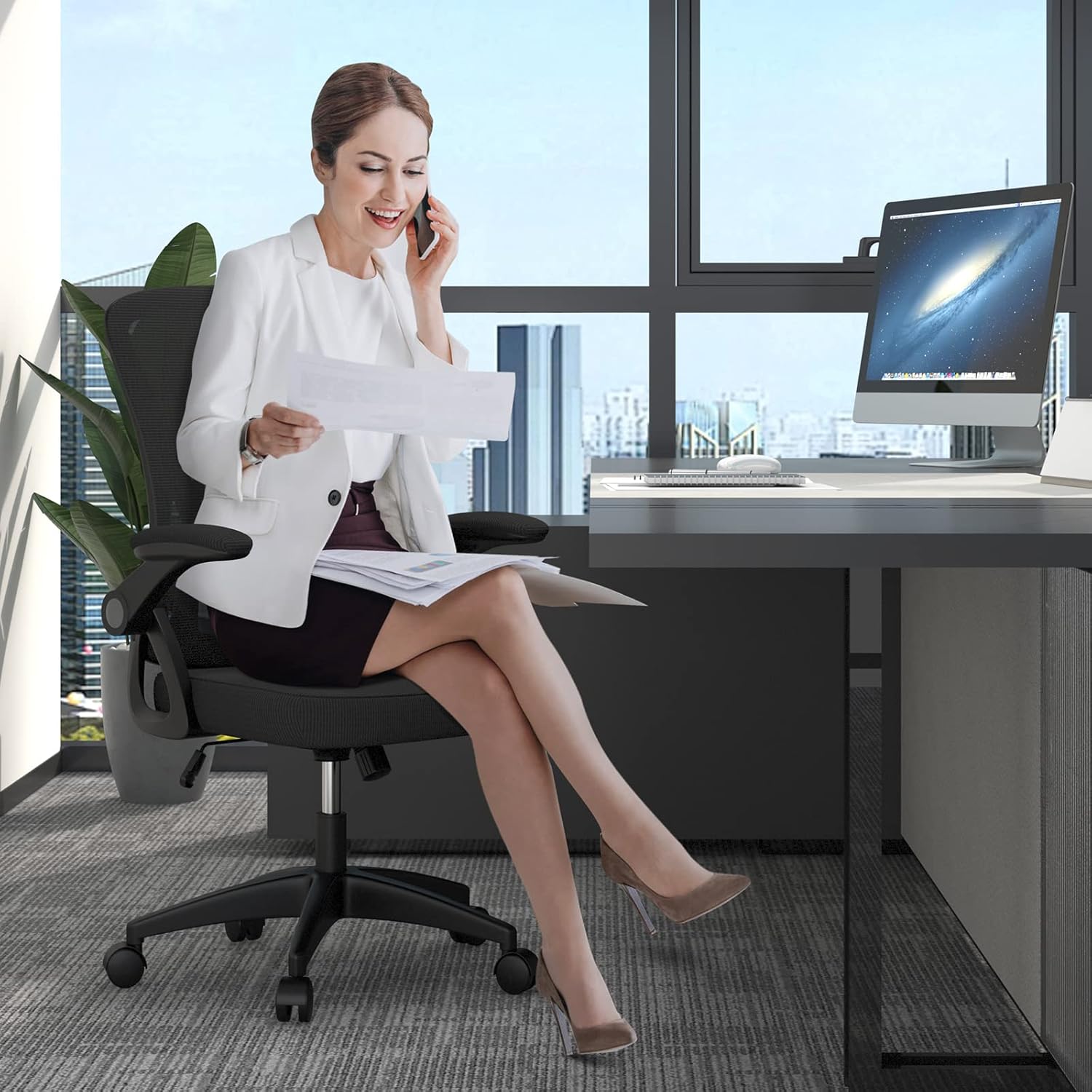 naspaluro Ergonomic Office Chair, Mid Back Desk Chairs with Adjustable Height, Swivel Chair with Flip-Up Arms and Lumbar Support, Breathable Mesh Computer Chair for Home/Study/Working, Dark Black