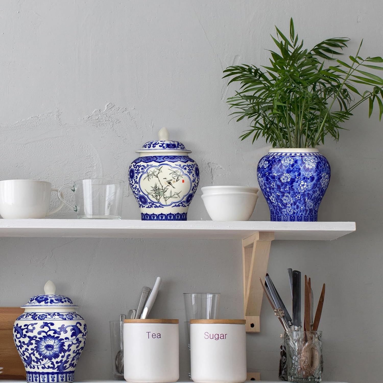 Hushee 4 Pcs Small Blue and White Vases Chinoiserie Vase Ginger Jar Porcelain Ginger Jar Chinoiserie Decor Blue and White Decor for Home Bedroom Table Centerpieces Tabletop Accent Shelf (Retro)