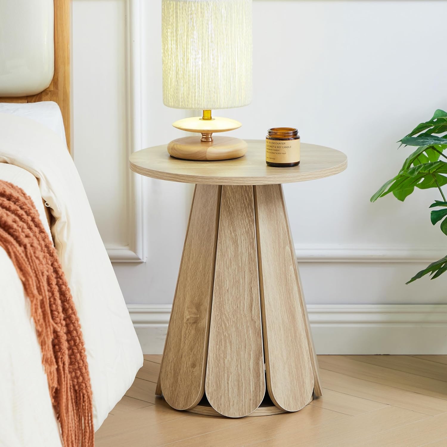 Small Round End Table Nightstand, Mid Century Modern Side Table with Petal Base, Wood Bedside Table for Bedroom, Living Room, Small Space Natural