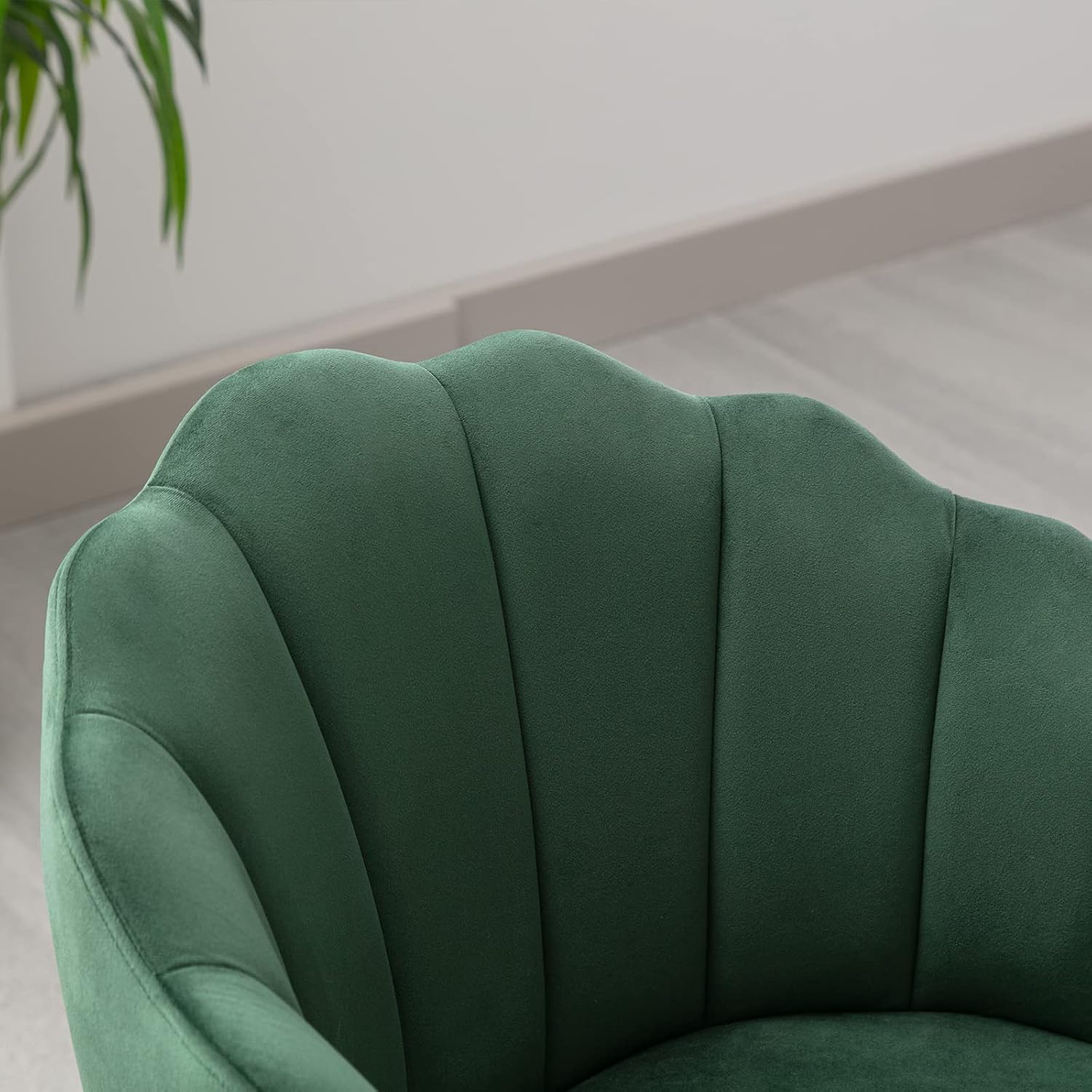 Velvet Dining Chairs Set of 2 Modern Living Room Chairs with Petal Back & Wood Legs Comfy Upholstered Accent Chair Side Chair for Dining Room/Bedroom/Vanity, Green