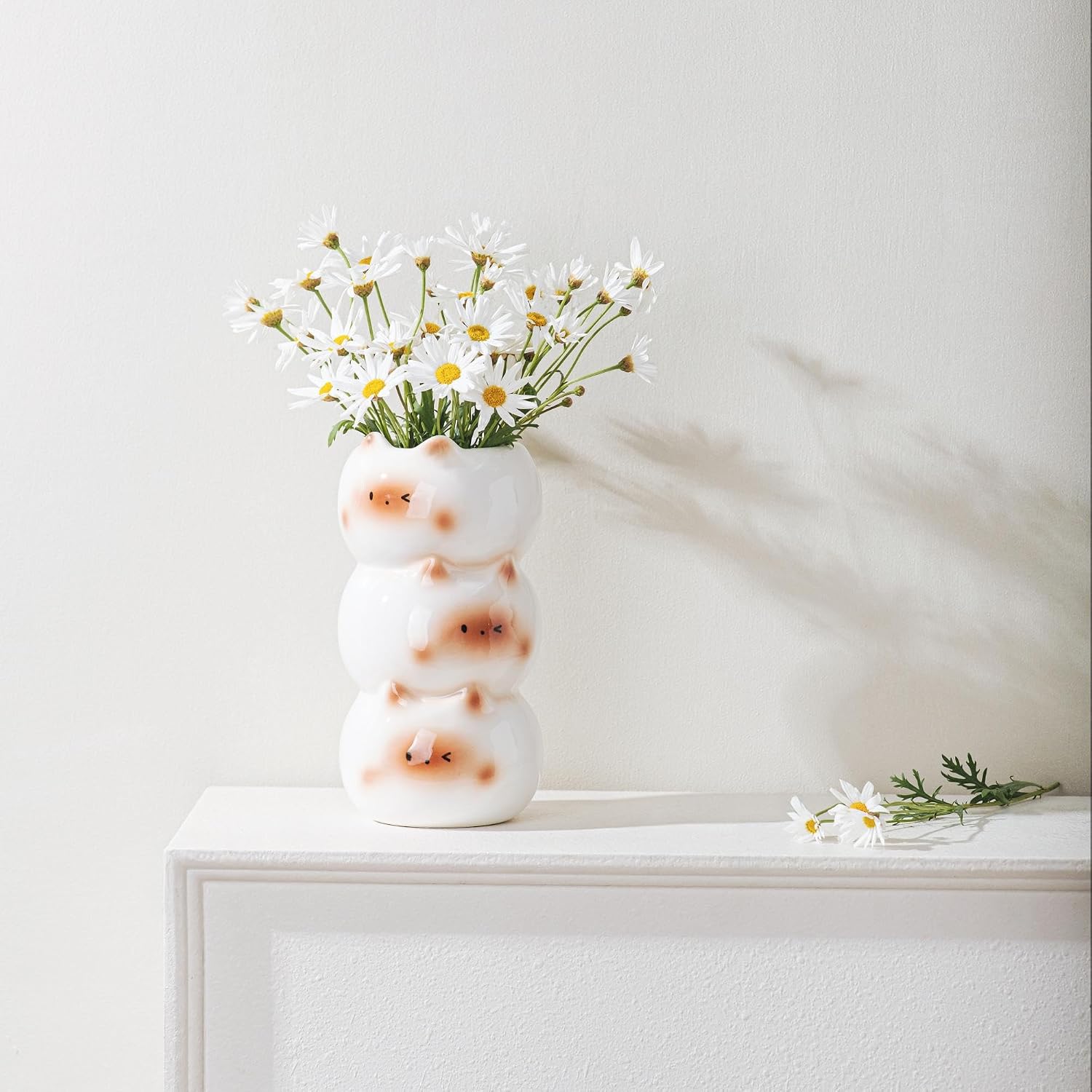 Cute Cat Vase, 6.8 in Small White Ceramic Vase Modern Flower Vases for Cat Lovers, Unique Flower Vases for Home Farmhouse Bedroom Living Room Wedding Table Centerpieces Decor