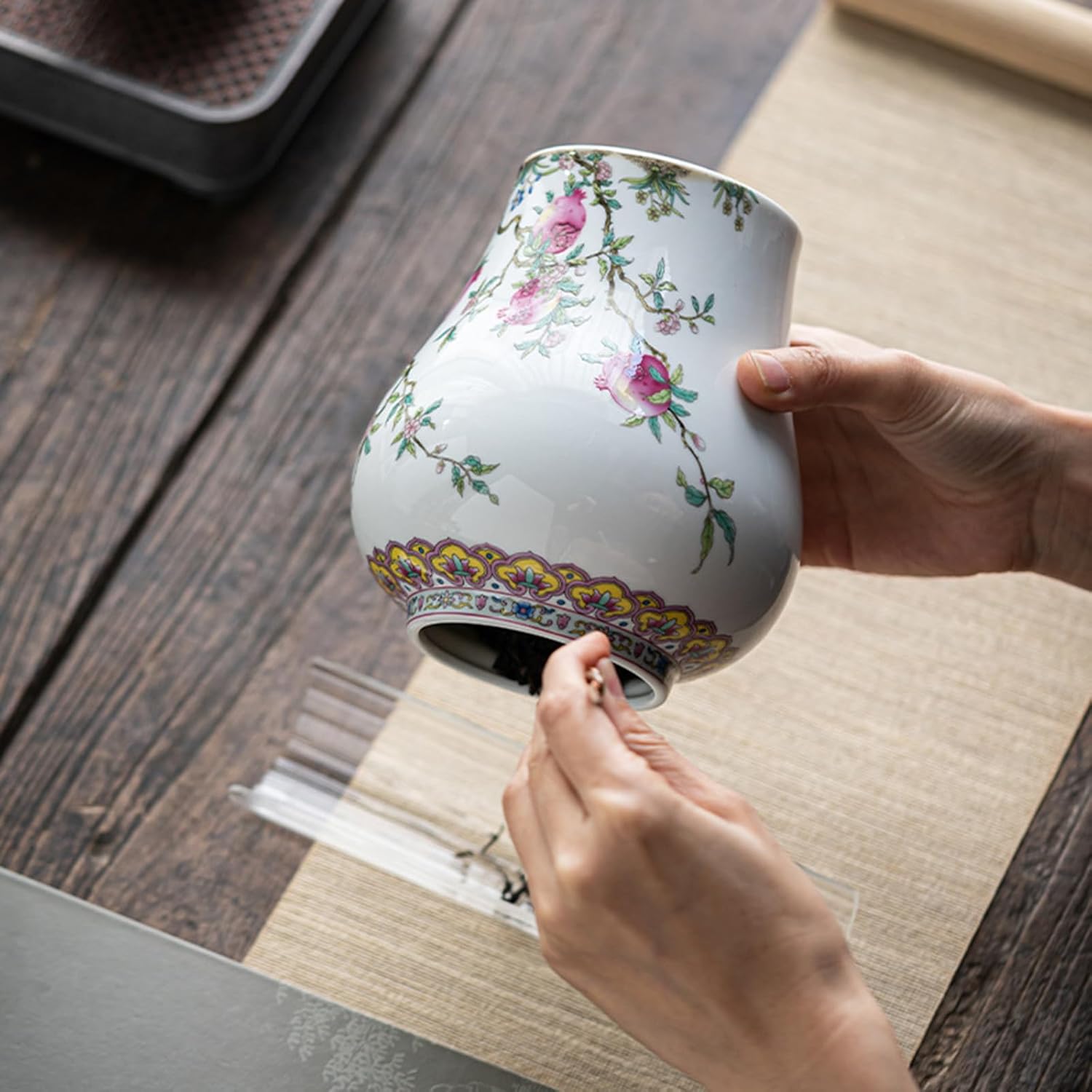 fanquare Porcelain Airtight Canister for Loose Tea Vintage Chinese Ripe Peach Style Ceramic Spice Jar Kitchen Storage Caddy Large Sugar Jar, Vase for Décor | Kitchen Storage Caddy for Loose Tea, Ceramic Spice Jar, Large Sugar Jar, Vase for Décor