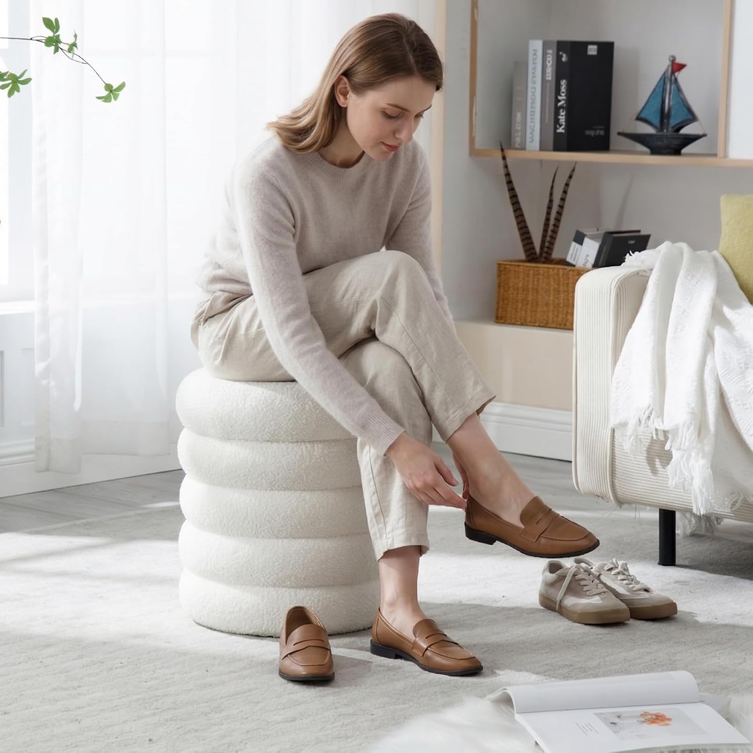 White Round Ottoman with Storage Upholstered Sherpa Foot Stool Ottoman Small Boucle Foot Rest Pouf for Living Room/Entryway, Set of 2