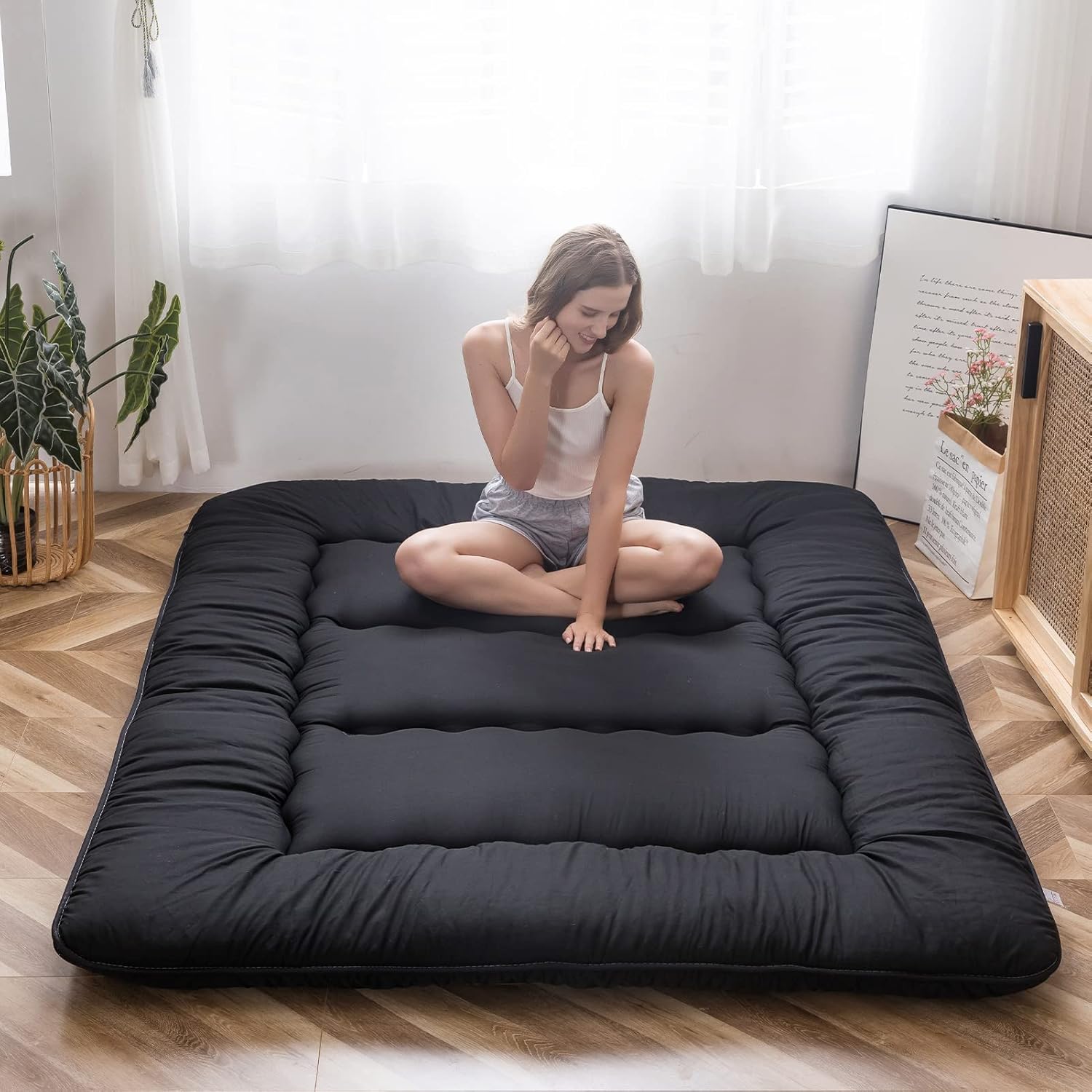 MAXYOYO Japanese Floor Mattress Futon Mattress, 4" Thicken Tatami Mat Sleeping Pad Foldable Roll Up Mat Boys Girls Dormitory Pad Kids Floor Lounger Cushion, Black, Queen