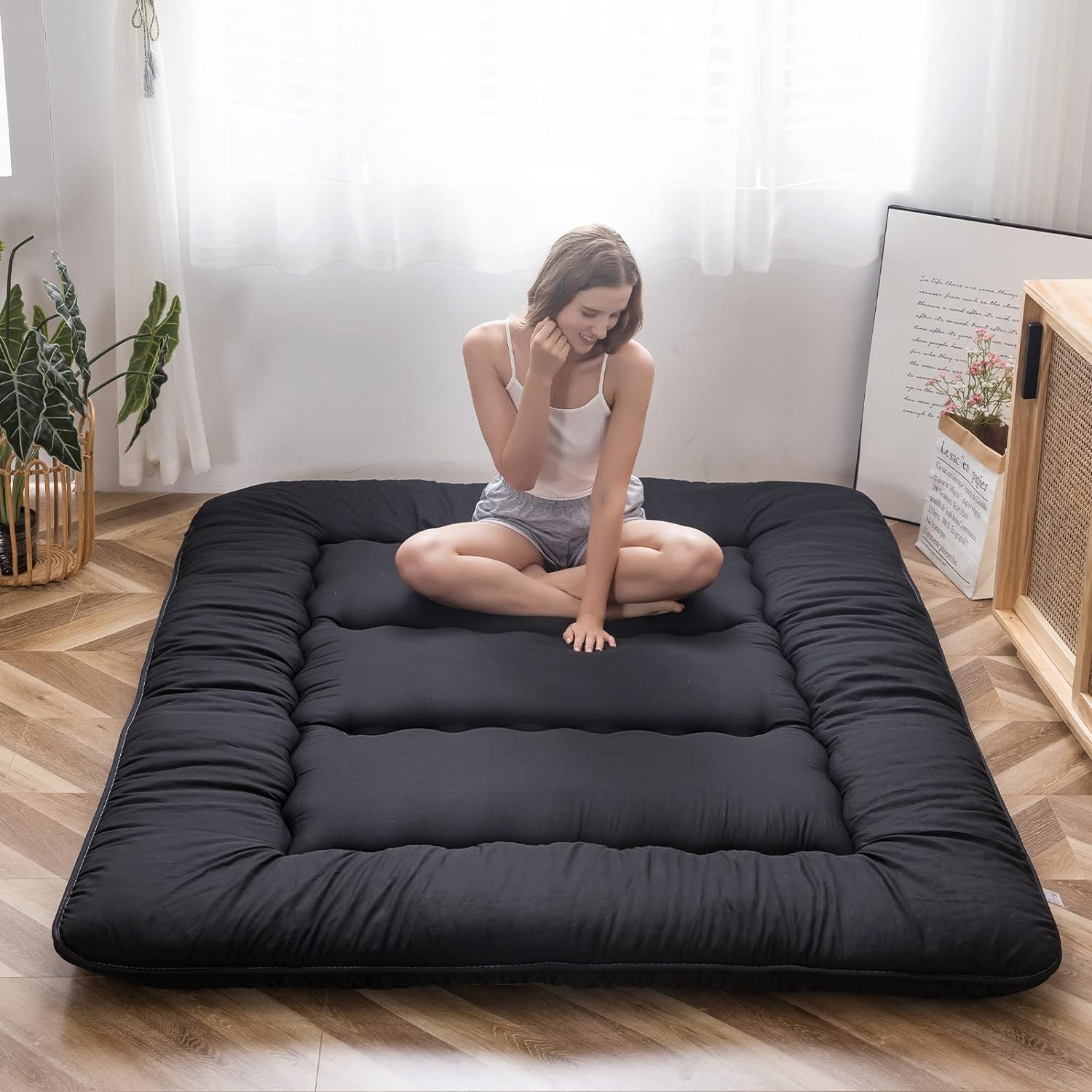 MAXYOYO Japanese Floor Mattress Futon Mattress, 4" Thicken Tatami Mat Sleeping Pad Foldable Roll Up Mat Boys Girls Dormitory Pad Kids Floor Lounger Cushion, Black, Queen