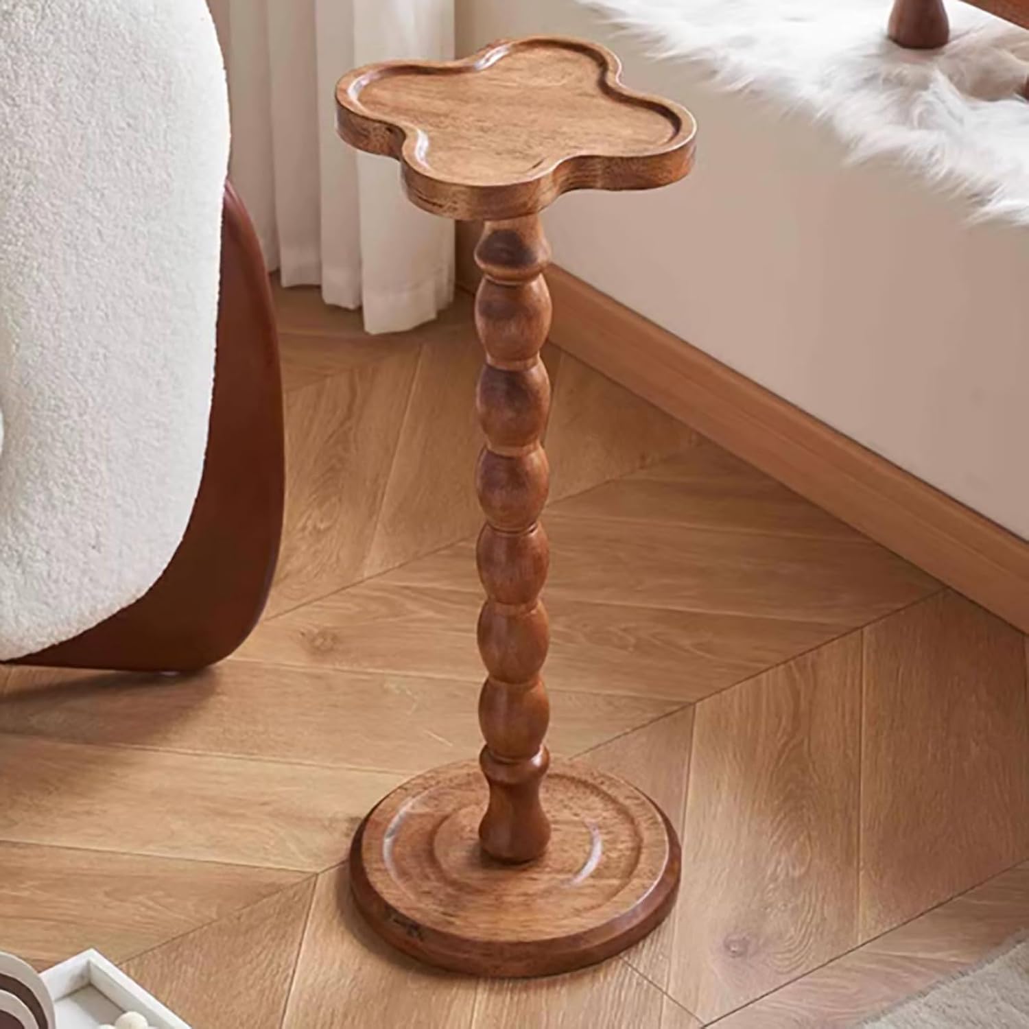 Four Leaf-Shaped Wooden End Table, Coffee Tables with Solid Wood Leg, Small Pedestal Side Table for Small Spaces and Cocktail Use, for Living Room, Bar, Bathroom