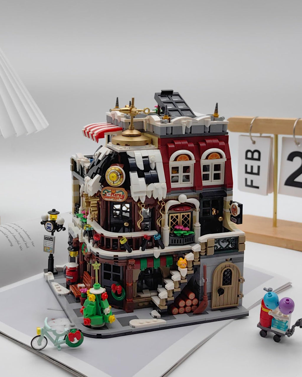 Christmas Cafe House Building Block Set, Adult Street View Bricks Model Set, Boys Girls Adult Christmas Holiday Toys Gifts, 2506 PCS Mini Block House Model (1054)