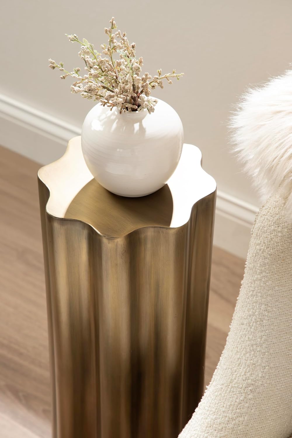 Kate and Laurel Pandey Modern Metal Wavy Drink Table, 9 x 9 x 22, Antique Brass, Curvy Mini Table for Use as a Pedestal Plant Stand Indoors or as a Small Nightstand Option
