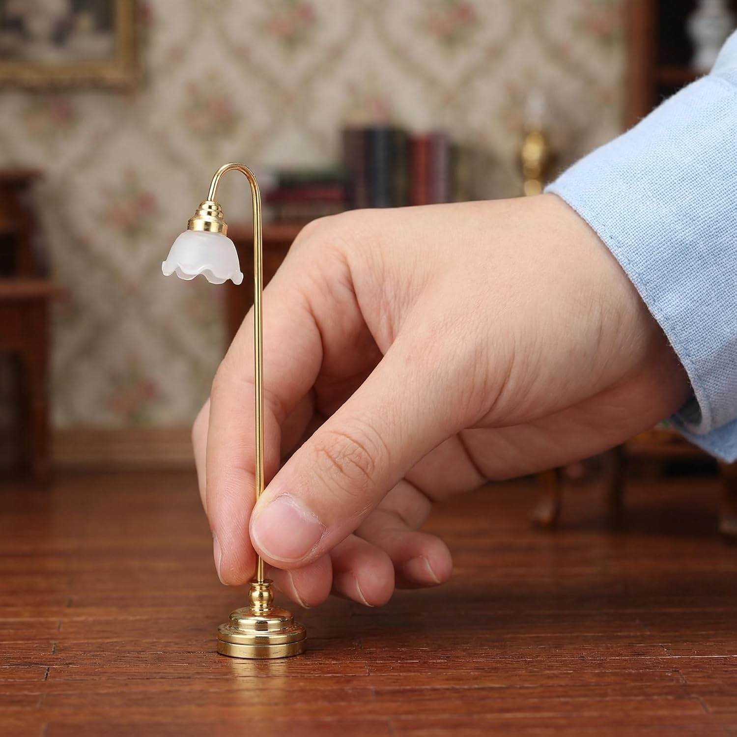 2 Pcs Miniature Dollhouse Floor Lamp, 1/12 Scale Battery Operated Mini Lamps, LED Lighting for Doll House Furniture Accessories, Gold Flower Shade Room Deco