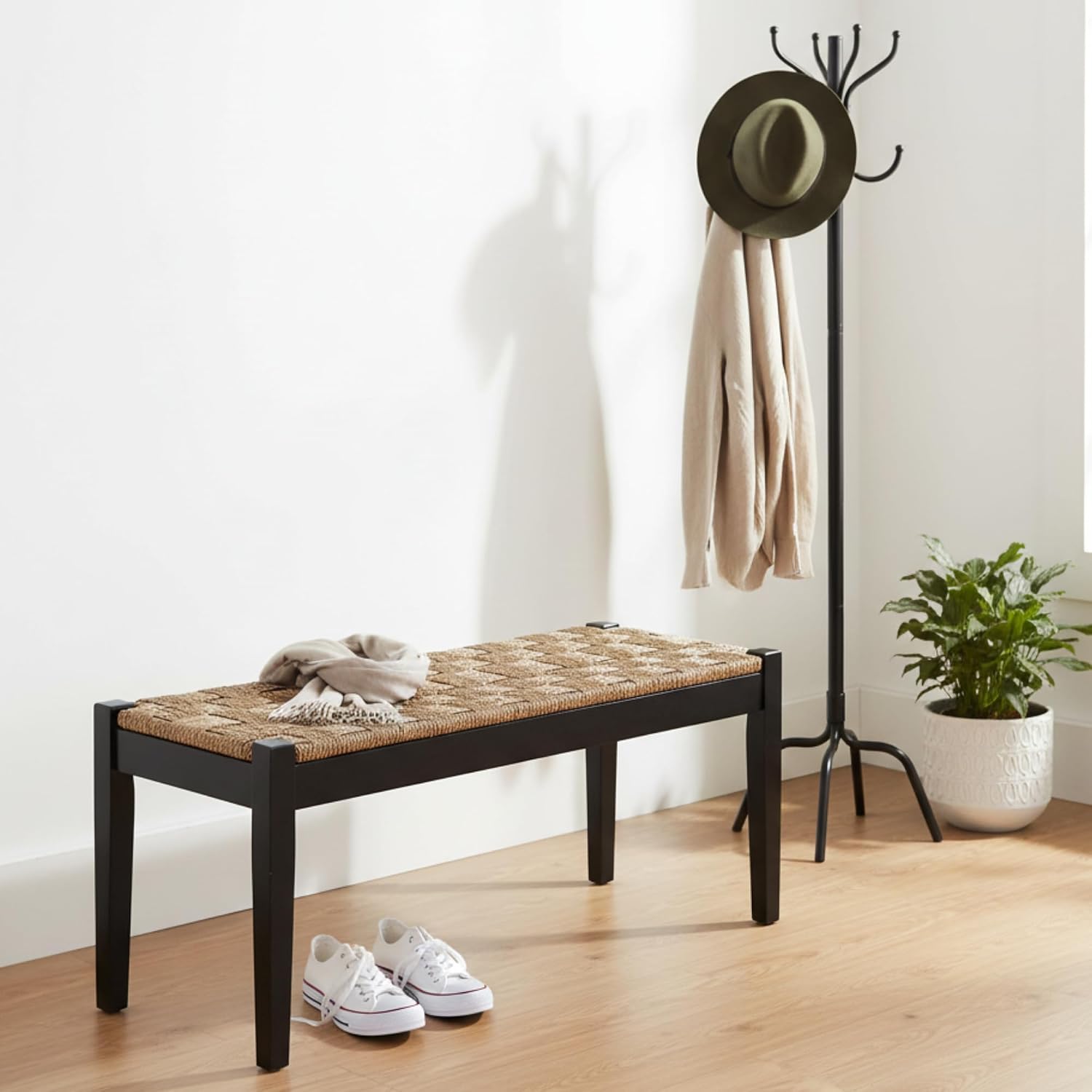 Vintage Entryway Bench, 47 inch Acacia Wood Bench with Woven Seagrass Seat, Entryway Bench, Wicker Bench Indoor for Hallway, End of Bed, Rustic Farmhouse Boho Style, Indoor Decorative Bench (Black)