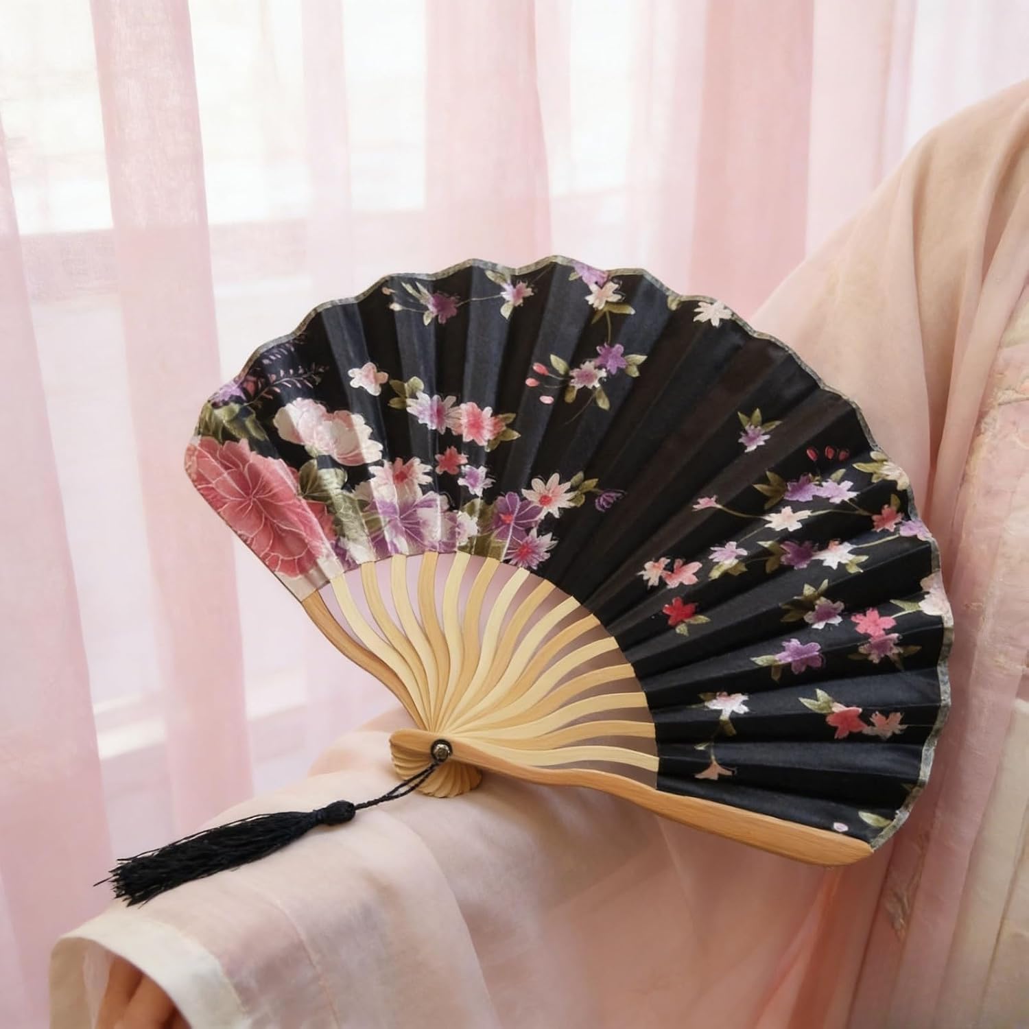 Floral Folding Hand Fan – Elegant Black Silk Cherry Blossom Fan with Tassel, Portable Vintage Fan for Women, Wedding, Cosplay, Photography Props & Home Deco