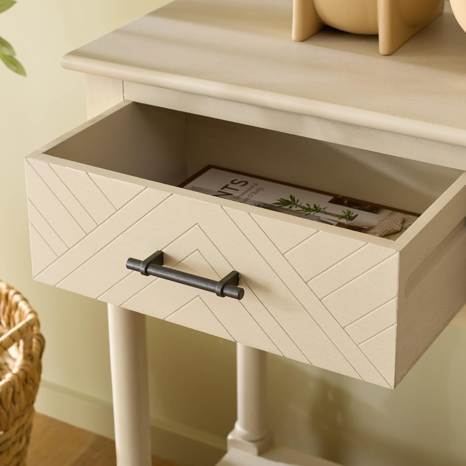SAFAVIEH Home Collection - Peyton Sand Console Table with 3 Drawers and 1 Shelf, Farmhouse Accent Entryway Table (CNS5705F)