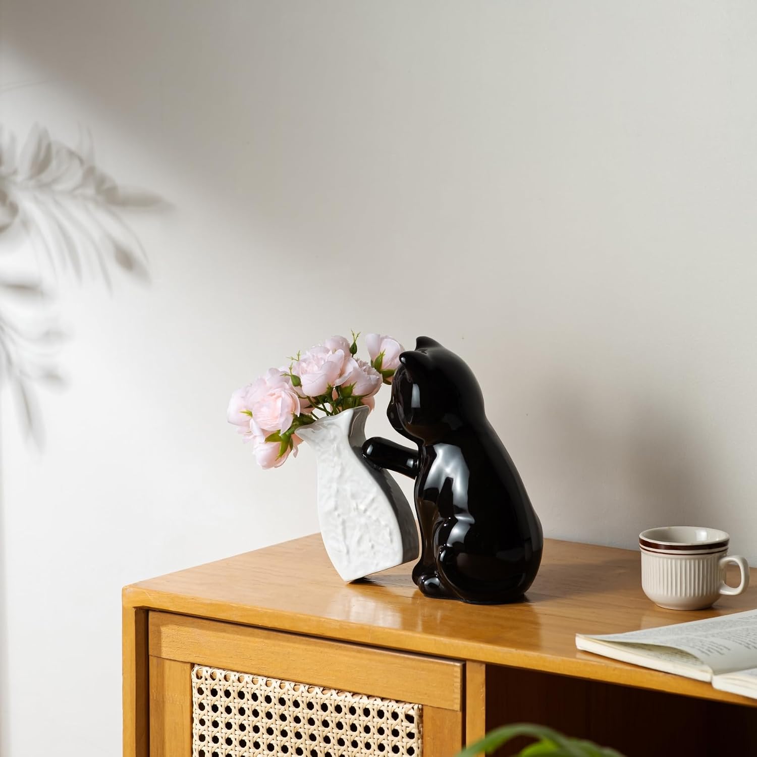 Cute Cat Vase with Flowers, 7.5in Small Ceramic Flower Vase & Cat Figurine | Unique Creative Black Vase Gifts for Cat Lovers, Decorative Vases for Home Office Bedroom Table Centerpieces Shelf Decor