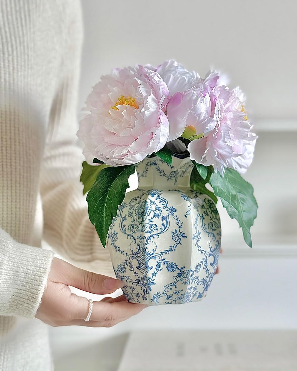 Vintage Blue Ceramic Vase, Small Blue and White Porcelain Decorative Flower Vase for Centerpiece Living Room Table Shelf, Chinoiserie French Country Decor