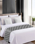 Black White Geometric Bed Runner Scarf Cal King Size, Modern Abstract Art Luxury Bed Throw Runners & Scarves for Twin Full Queen King Foot of Beds, Bedroom Hotel Wedding Room Decoration, 102"x20"