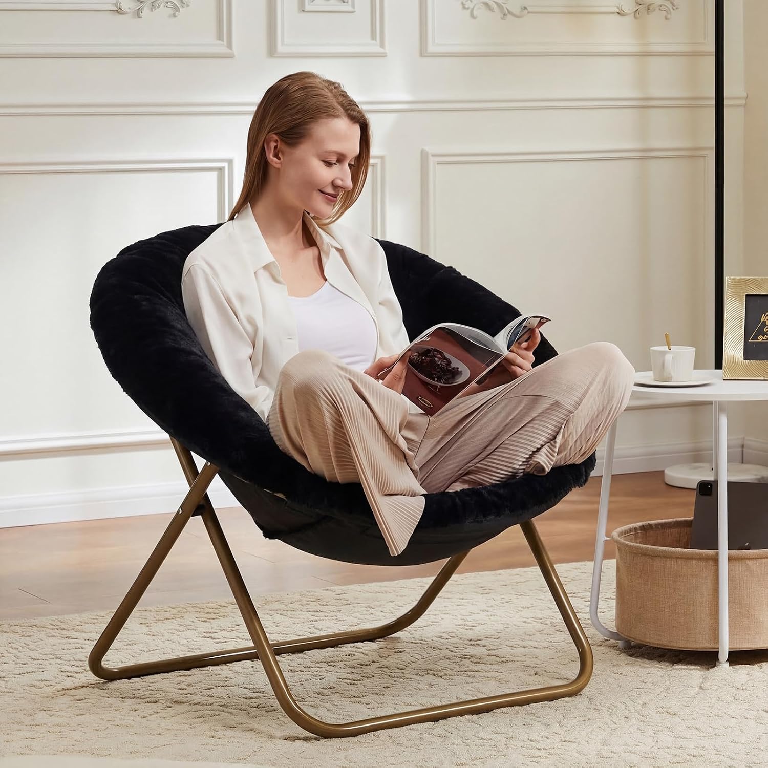 DUMOS Saucer Chair, Cozy Faux Fur Folding Chair with Sturdy Metal Frame, Oversized Soft Plush Round Lounge for Bedroom Living Room Dorm, Anti-Slip Portable Moon Seat, Black