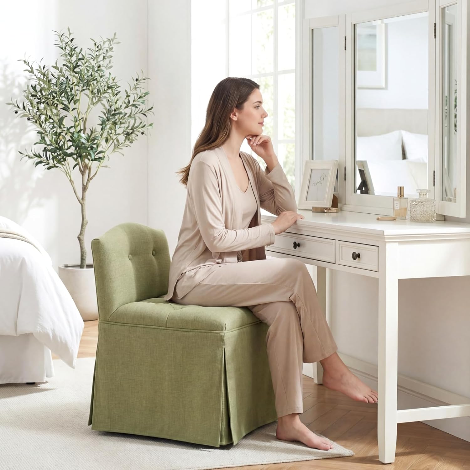Green Tufted Makeup Vanity Chair with Wheels, Small Upholstered Skirted Slipper Accent Chair with Low Back & Metal Legs, Armless Rolling Vanity Stool Desk Chair for Living Room Bedroom