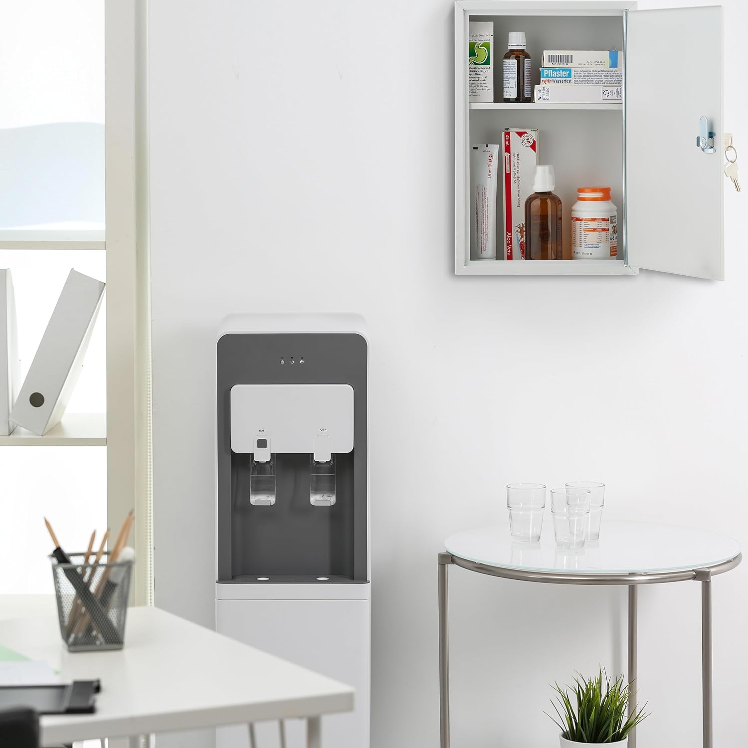 Relaxdays Medicine Cabinet, Lockable, 2 Compartments, 32 x 21.5 x 9.5 cm, Wall Mounted, First Aid, Metal, White/Green, Iron