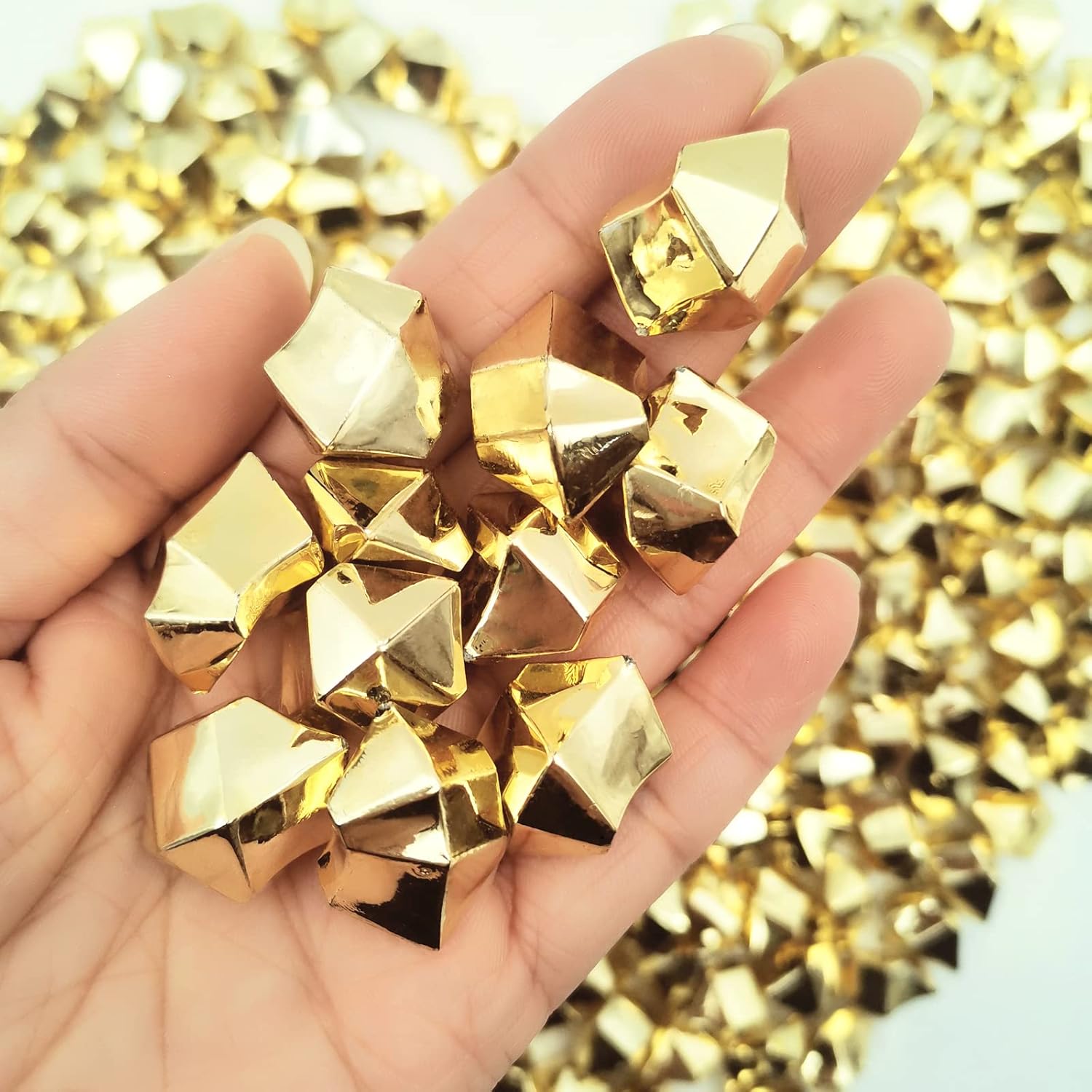 Fake Ice, 16 * 22mm 250 PCS, Golden Acrylic Ice Rocks, Acrylic Ice Cubes Clear Rocks Fake Diamonds Clear Acrylic Vase Filler