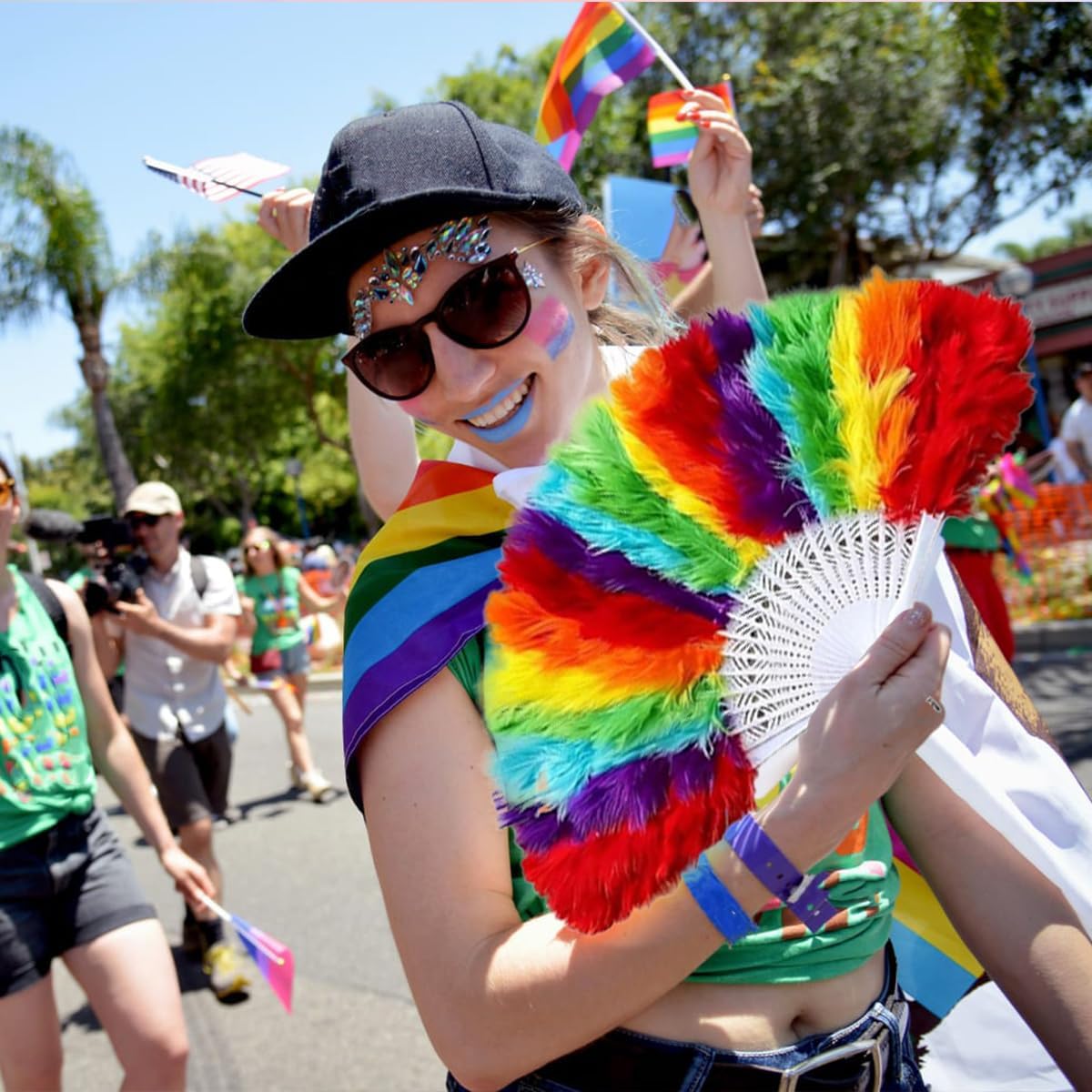 Rainbow Fan Folding Hand Feather Fans Handheld for Pride Day Parade Rainbow Party Decoration Music Festival Party Festival Decor