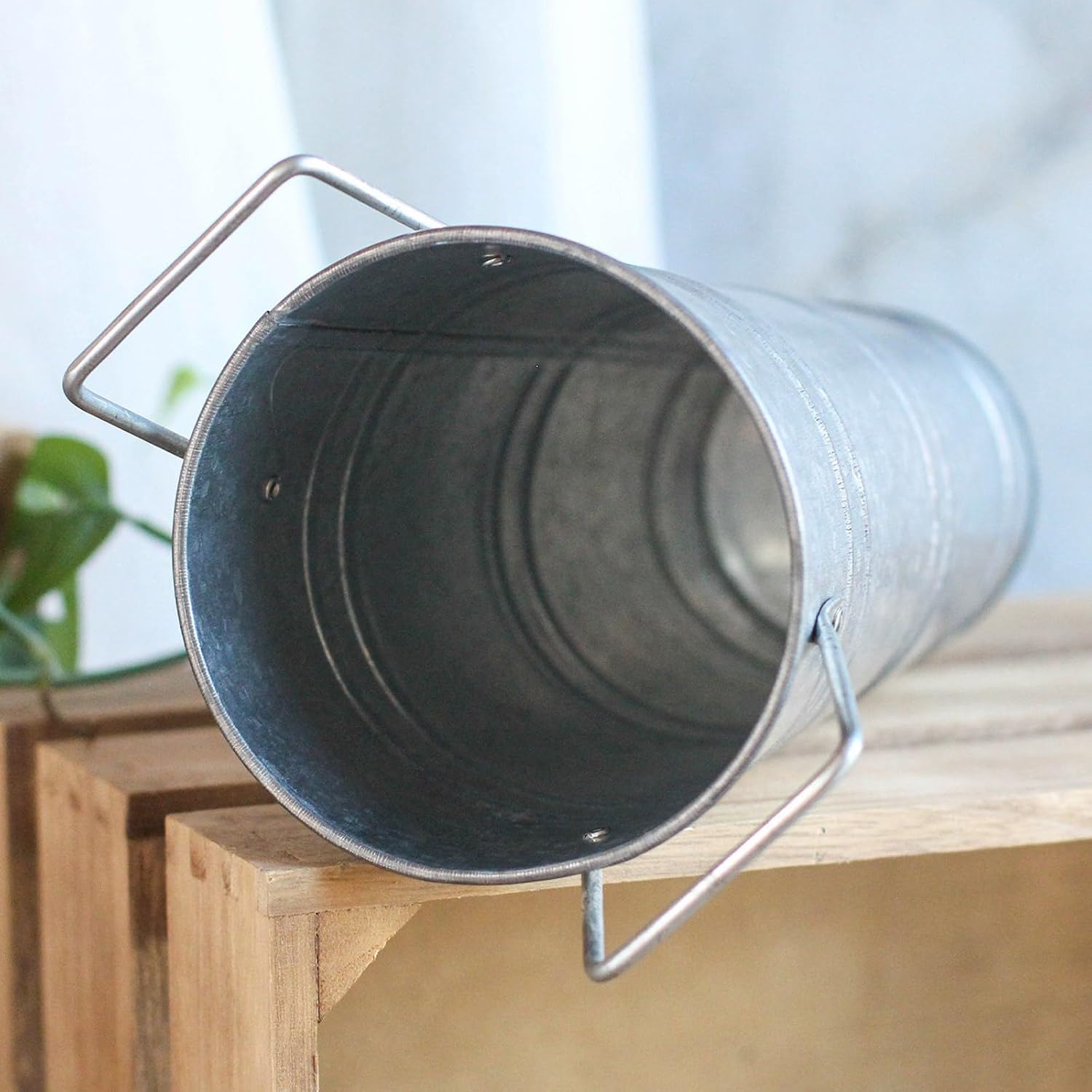 Multipurpose Sturdy Metal Vase Stand Holder Freestanding Decorative Rack for Canes Walking Stick and Magazines