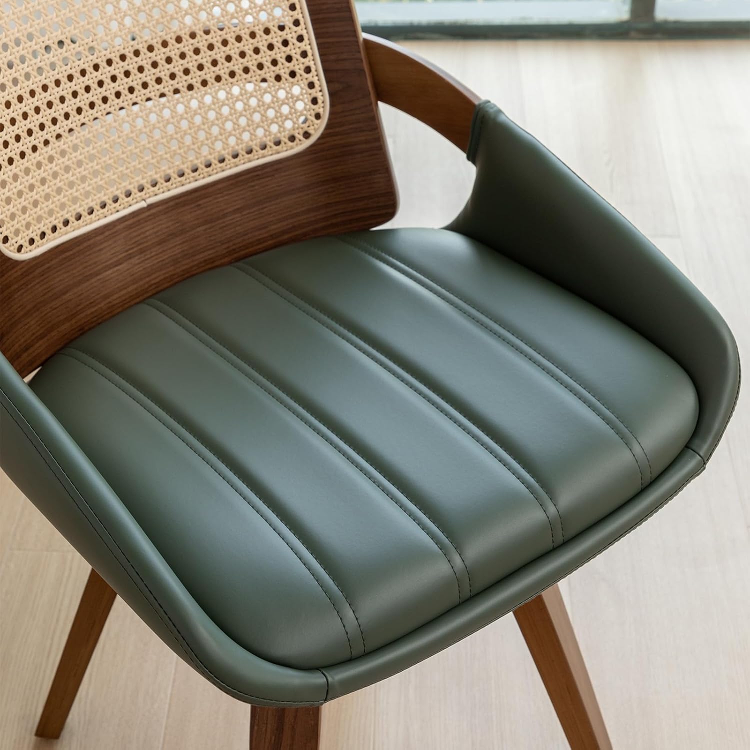 Set of 1 Swivel Rattan Dining Chair - Mid Century Modern Dining Chair with Bentwood Frame, Ergonomic Cane Back, Curved Arms, Faux Leather Swivel Chair for Kitchen/Restaurant (Walnut Green, Set of 1)