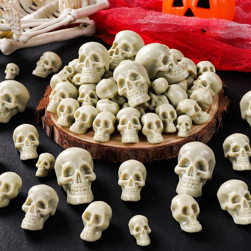 Vellibring 150 PCS Halloween Mini Skull Heads Decoration, Plastic Miniature Decorative Skulls Halloween DIY Resin Skeleton Head Figurines for Halloween Vase Filler Trick Party Table Decor