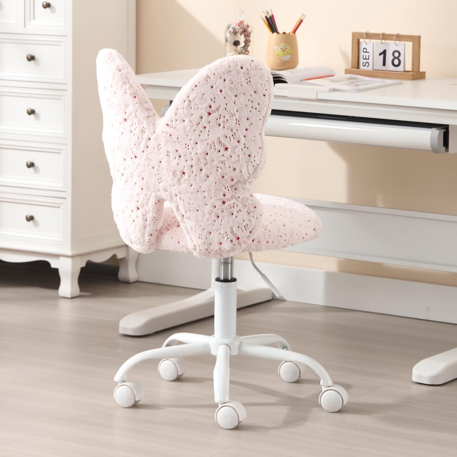 Kmax Kids Desk Chair, Faux Fur Butterfly Chair with Wheels Adjustable Fuzzy Kids Office Chair Cute Swivel Childrens Chair for Bedroom Reading Room - Pink