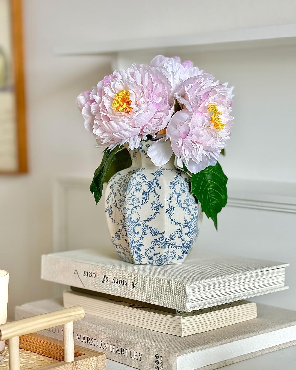 Vintage Blue Ceramic Vase, Small Blue and White Porcelain Decorative Flower Vase for Centerpiece Living Room Table Shelf, Chinoiserie French Country Decor