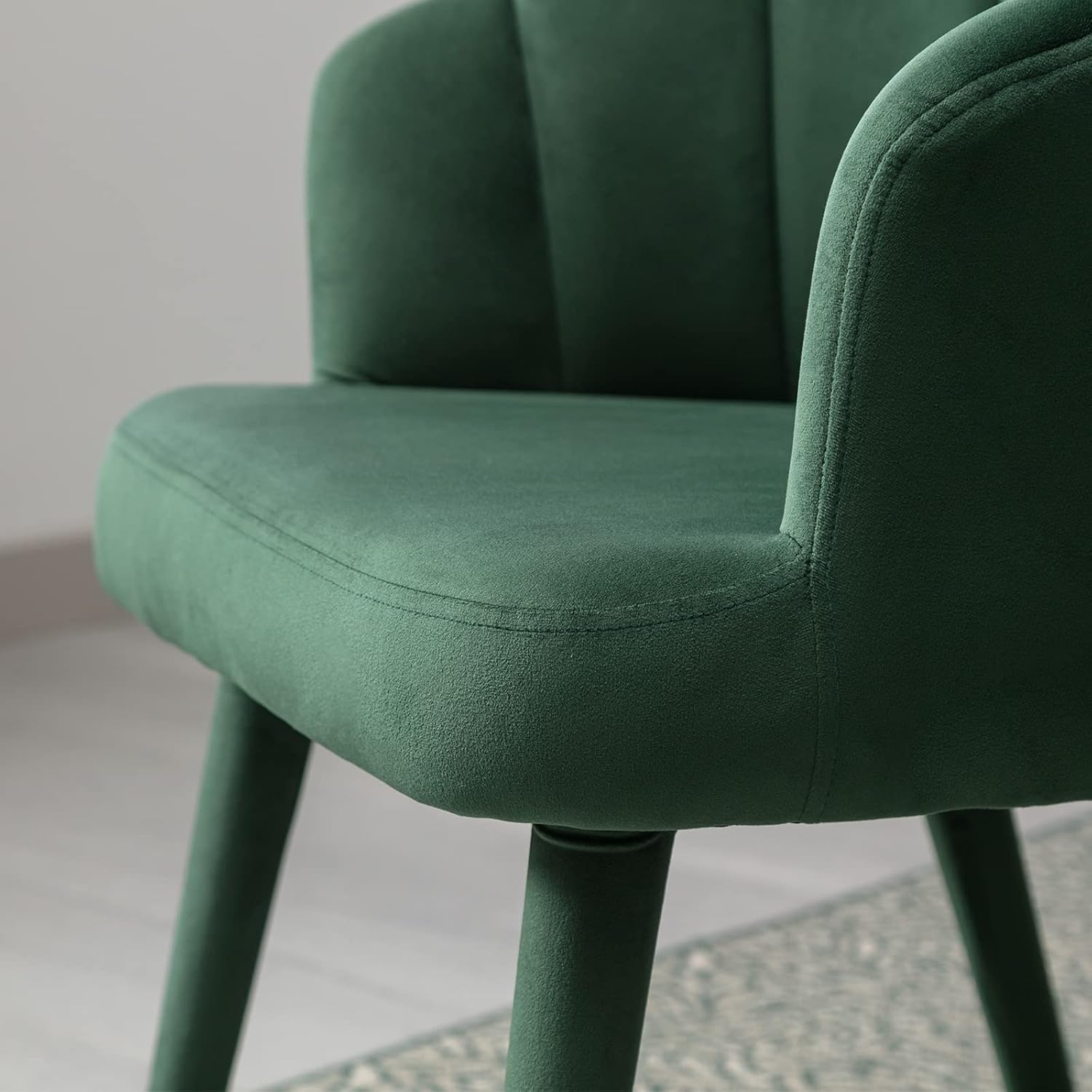 Velvet Dining Chairs Set of 2 Modern Living Room Chairs with Petal Back & Wood Legs Comfy Upholstered Accent Chair Side Chair for Dining Room/Bedroom/Vanity, Green
