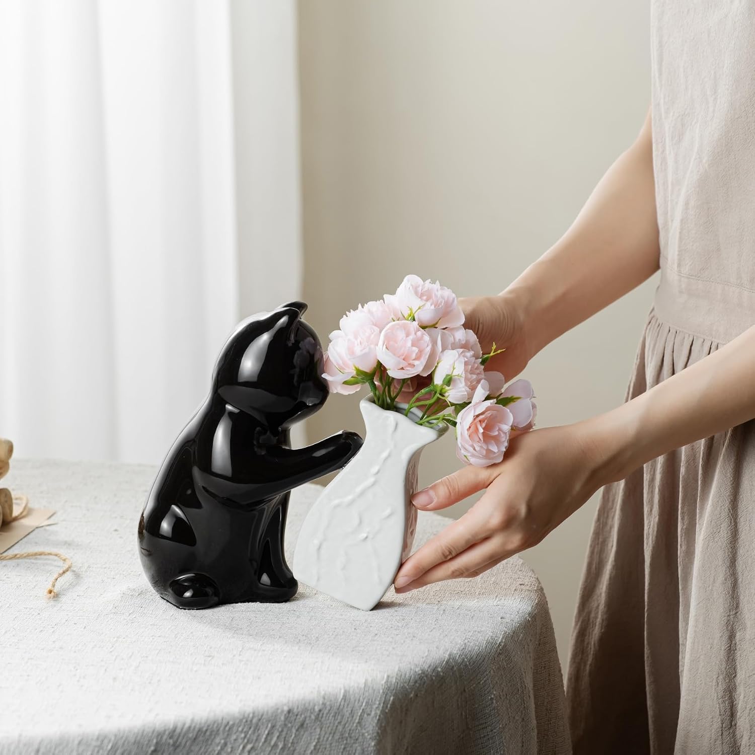 Cute Cat Vase with Flowers, 7.5in Small Ceramic Flower Vase & Cat Figurine | Unique Creative Black Vase Gifts for Cat Lovers, Decorative Vases for Home Office Bedroom Table Centerpieces Shelf Decor