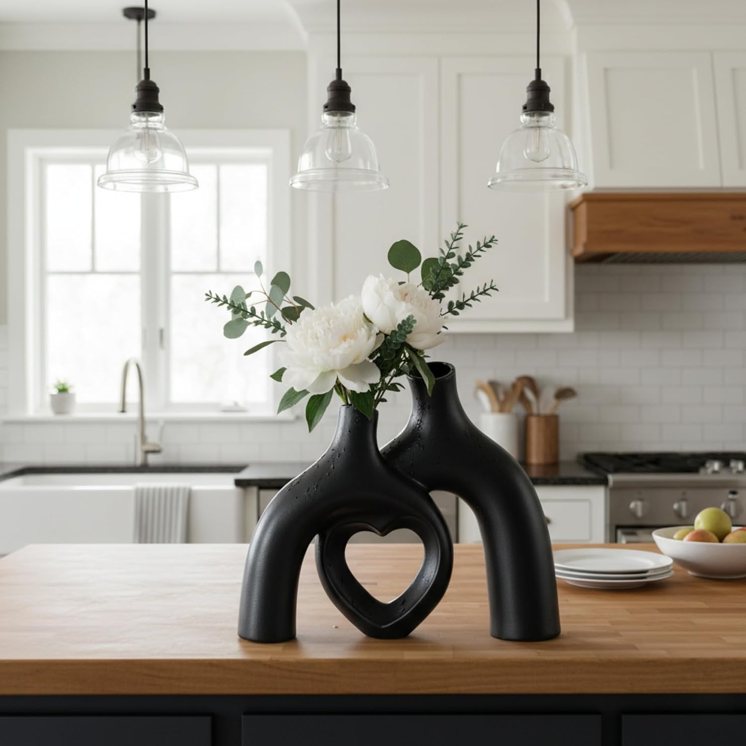 Lvases Hug Snuggle Hollow Donut Ceramic Vases, 9 Inch Modern Nordic Minimalist Decorative Vase for Home Decor Table Centerpiece Bookshelf Office Entryway Aesthetic Decoration (Matte Black)