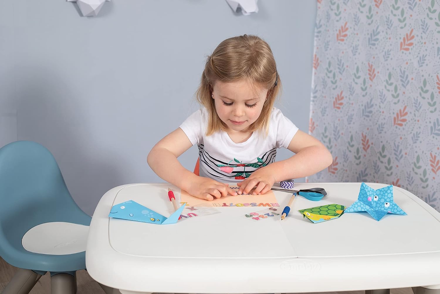 Smoby - Kid Table - Furniture for Children - from 18 Months - Indoor and Outdoor - White - 880405