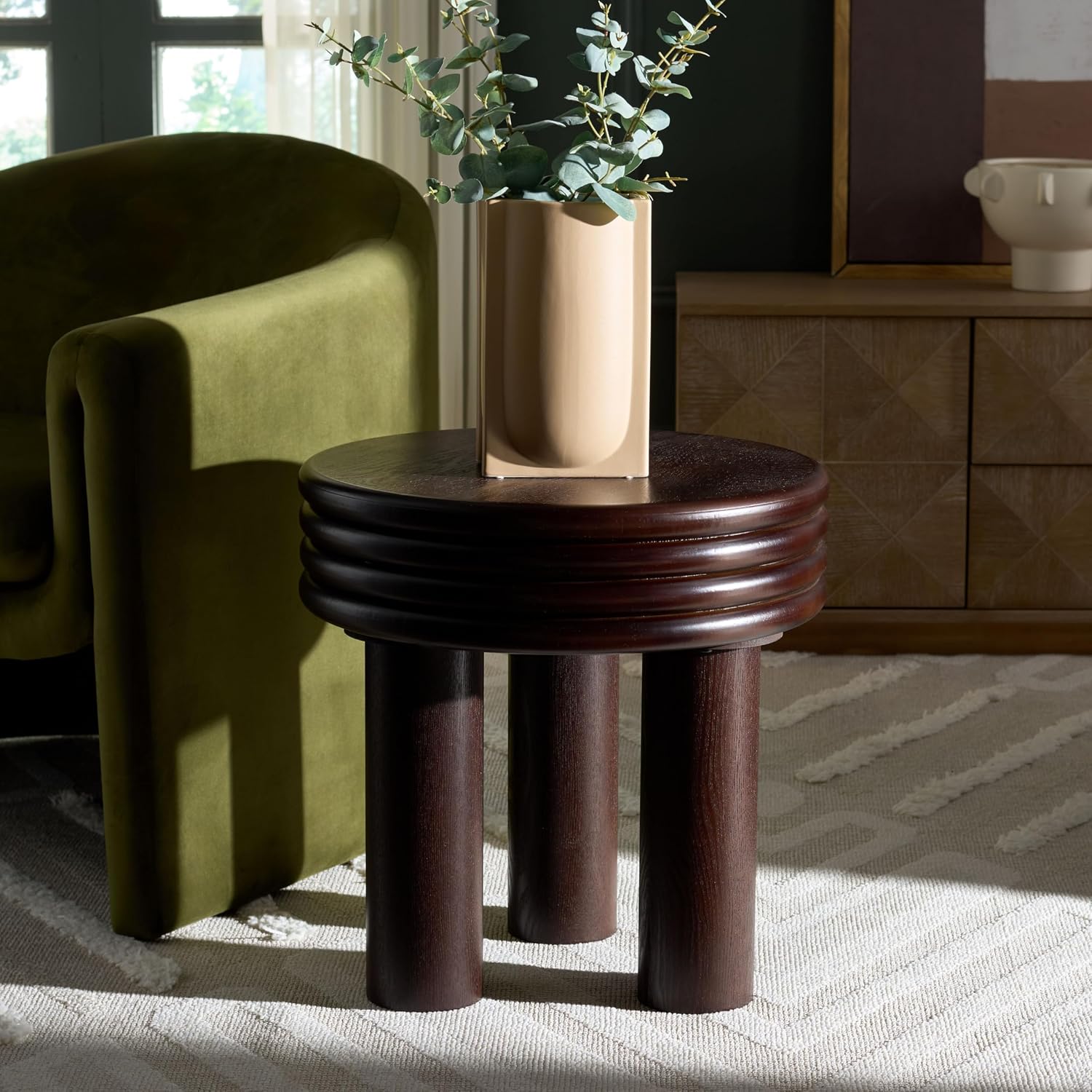 SAFAVIEH Home Collection – Ohana Dark Brown Accent Table, Sculptural Round Side Table, Modern Pedestal Design (ACC2327A)